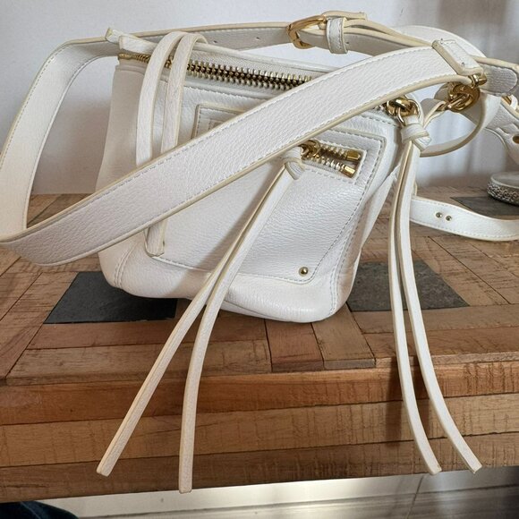 Beautiful Italian White bag - Picture 2 of 6
